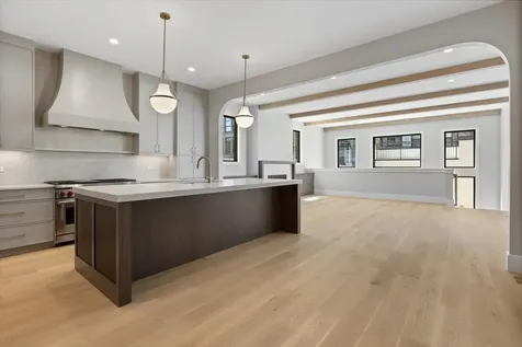 1841 West Newport Avenue Chicago IL 60657