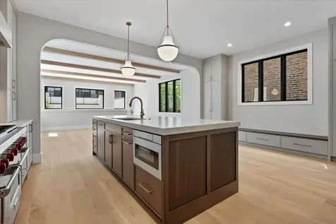 1841 West Newport Avenue Chicago IL 60657