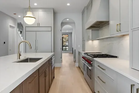1841 West Newport Avenue Chicago IL 60657