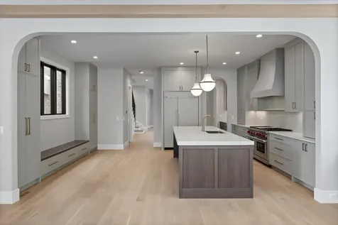 1841 West Newport Avenue Chicago IL 60657