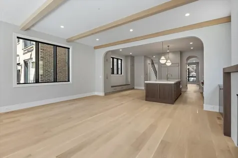 1841 West Newport Avenue Chicago IL 60657