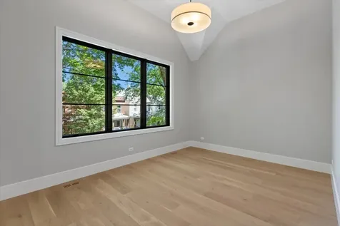 1841 West Newport Avenue Chicago IL 60657