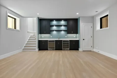 1841 West Newport Avenue Chicago IL 60657