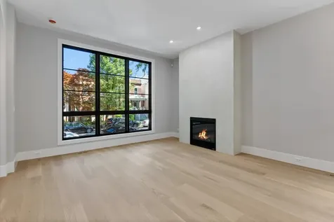 1841 West Newport Avenue Chicago IL 60657