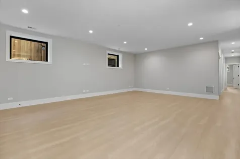 1841 West Newport Avenue Chicago IL 60657