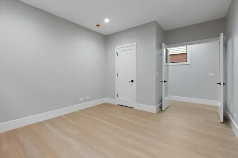 1841 West Newport Avenue Chicago IL 60657