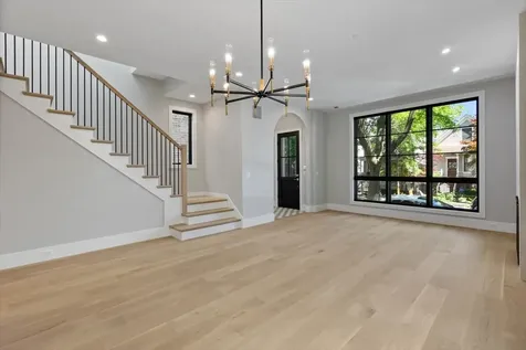 1841 West Newport Avenue Chicago IL 60657