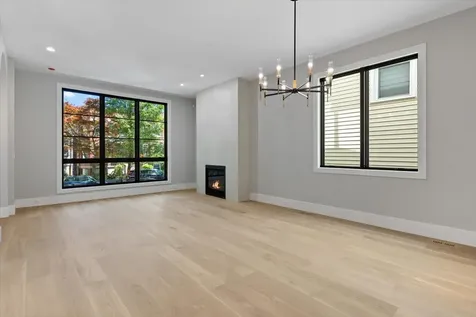 1841 West Newport Avenue Chicago IL 60657