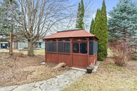 39W796 Dairyherd Lane St. Charles IL 60175