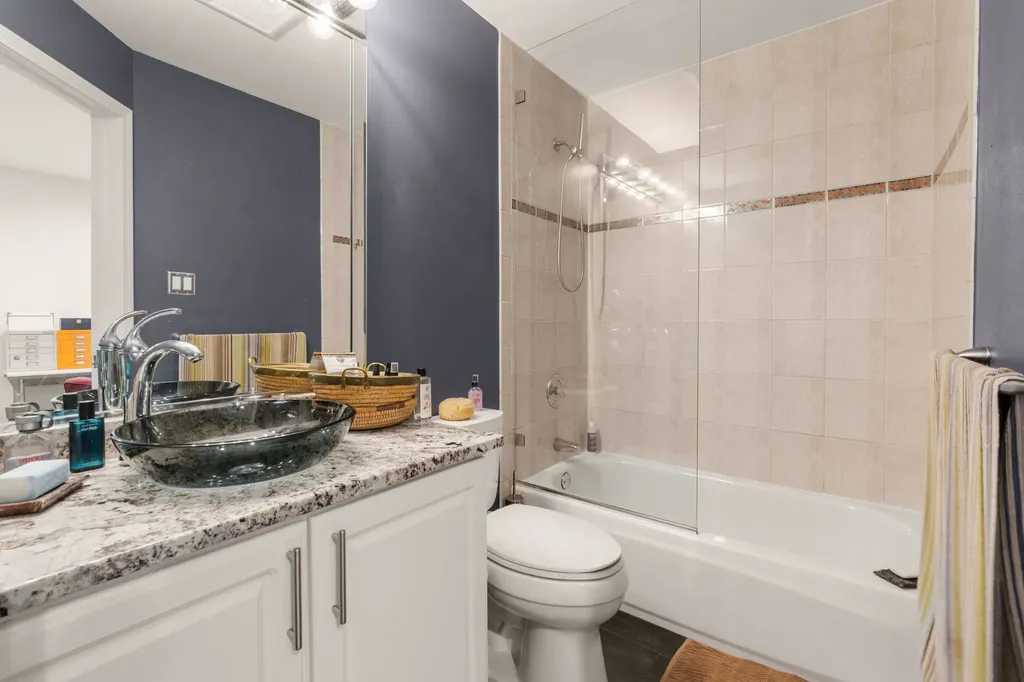 1781 West Altgeld Street Chicago IL 60614