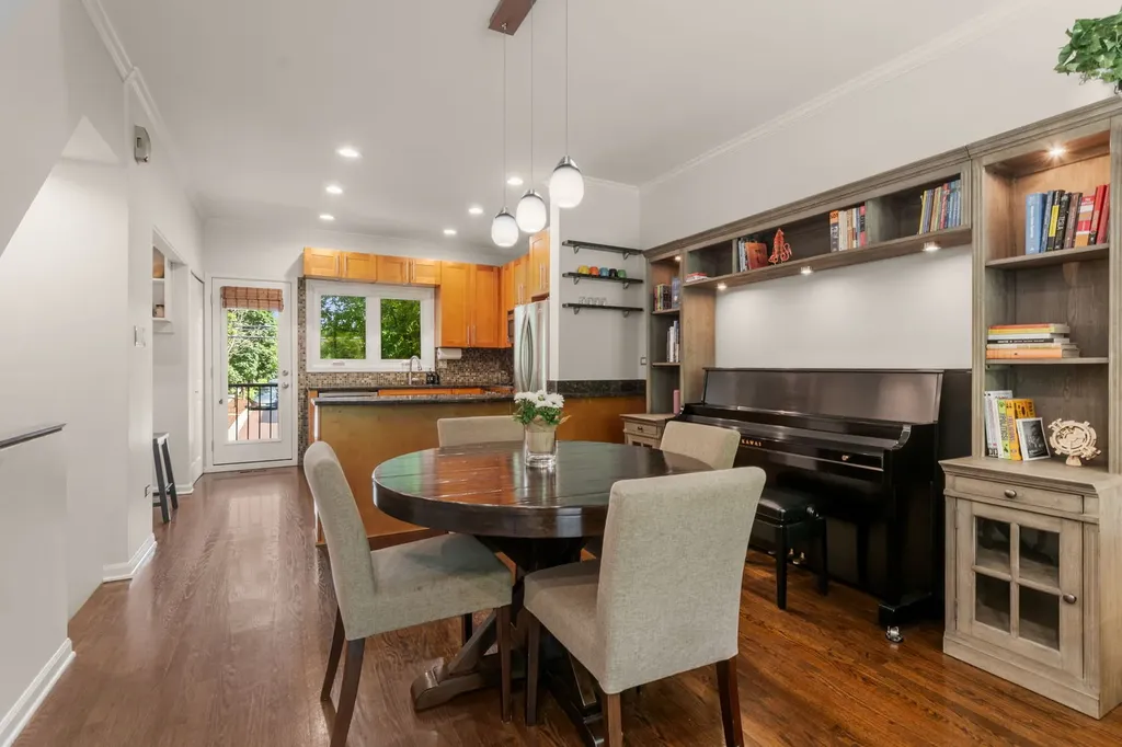 1781 West Altgeld Street Chicago IL 60614
