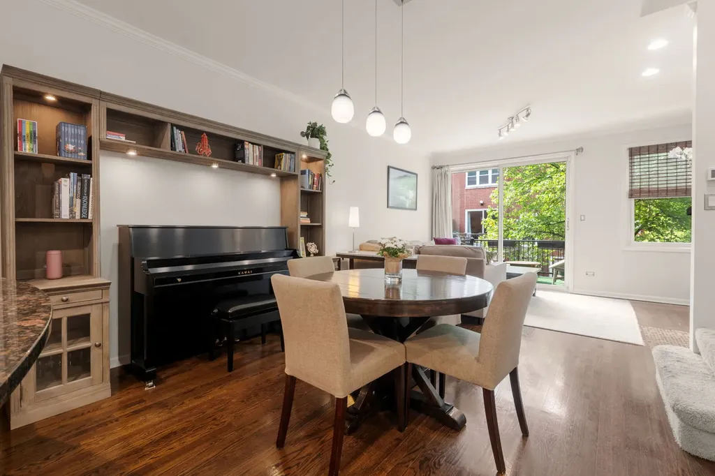 1781 West Altgeld Street Chicago IL 60614