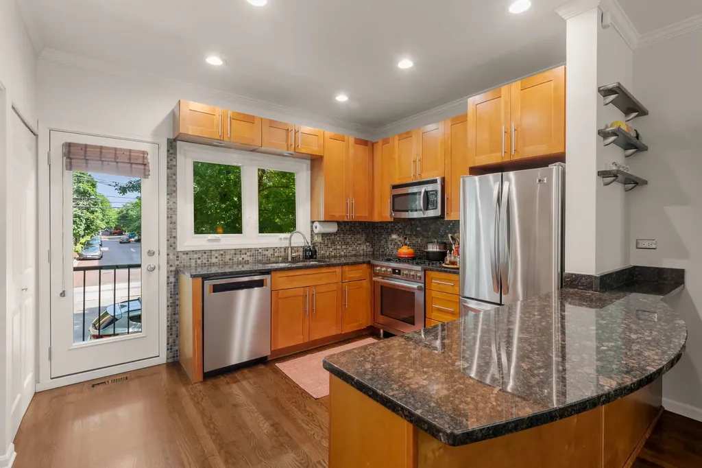 1781 West Altgeld Street Chicago IL 60614