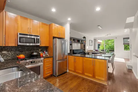 1781 West Altgeld Street Chicago IL 60614
