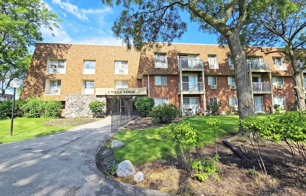 1 Villa Verde Drive Buffalo Grove IL 60089