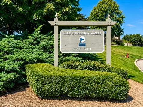 83 Thornhill Lane Lake Barrington IL 60010