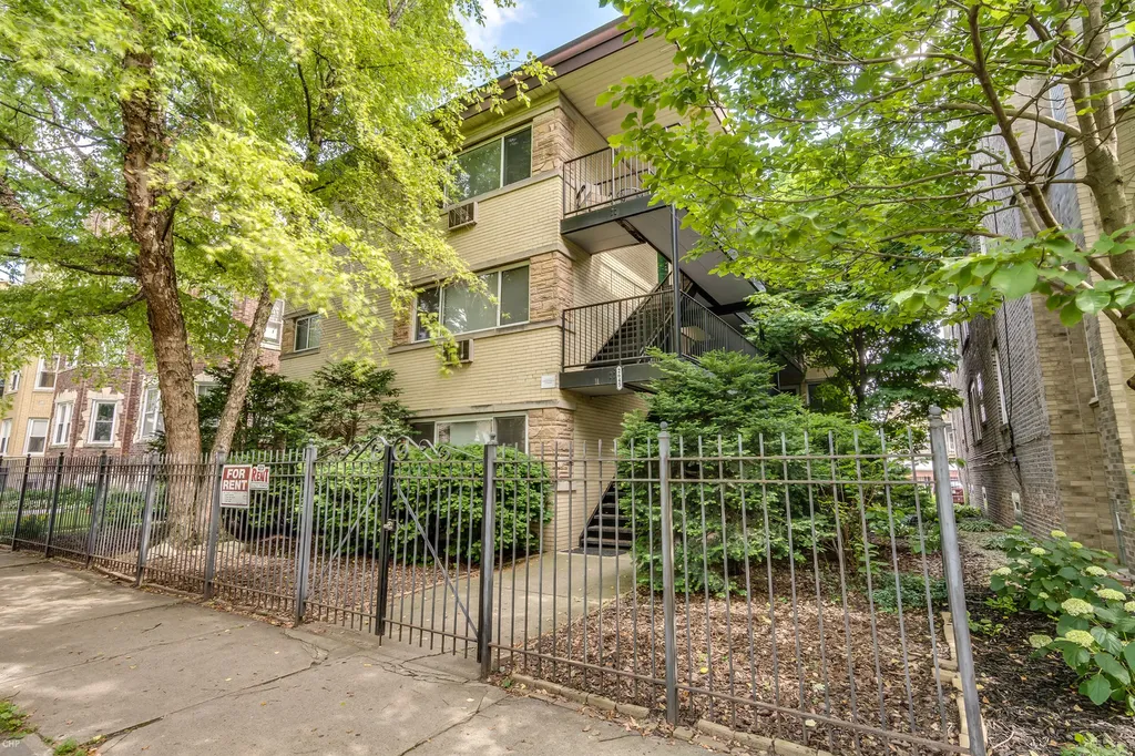 2645 West Carmen Avenue Chicago IL 60625