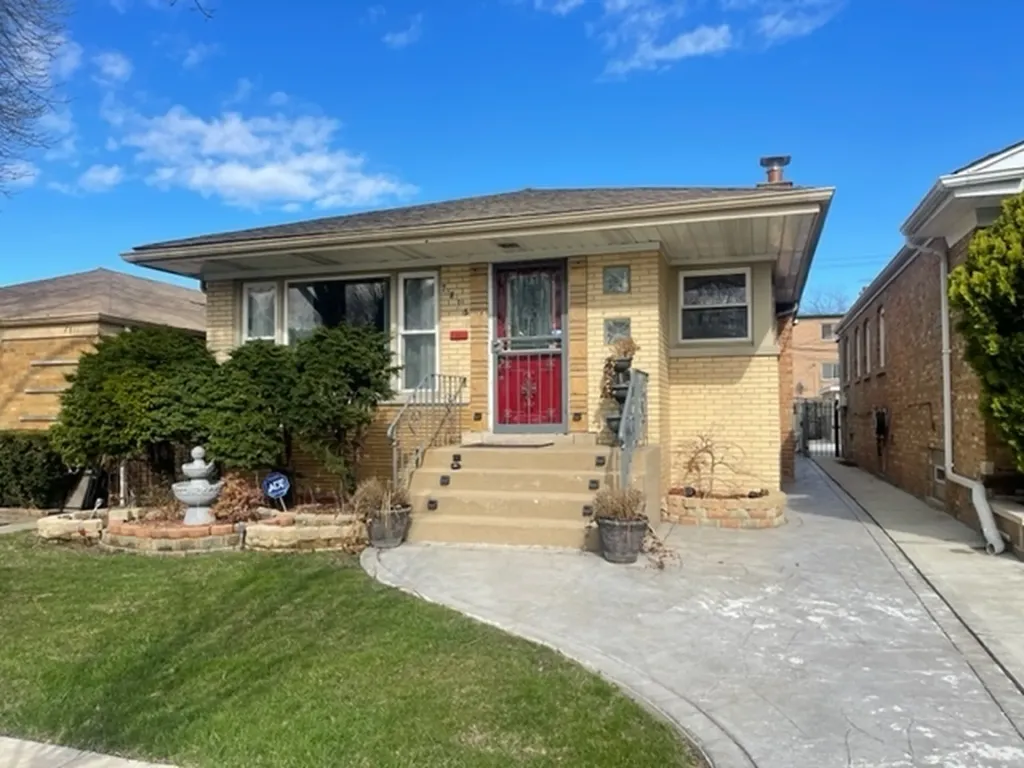 7815 South Sawyer Avenue Chicago IL 60652