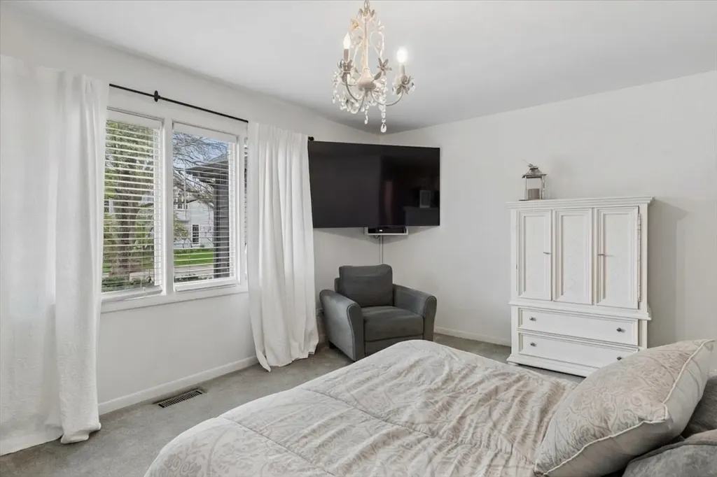 1923 Hillside Lane Lisle IL 60532