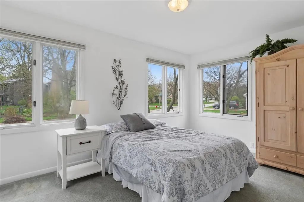 1923 Hillside Lane Lisle IL 60532