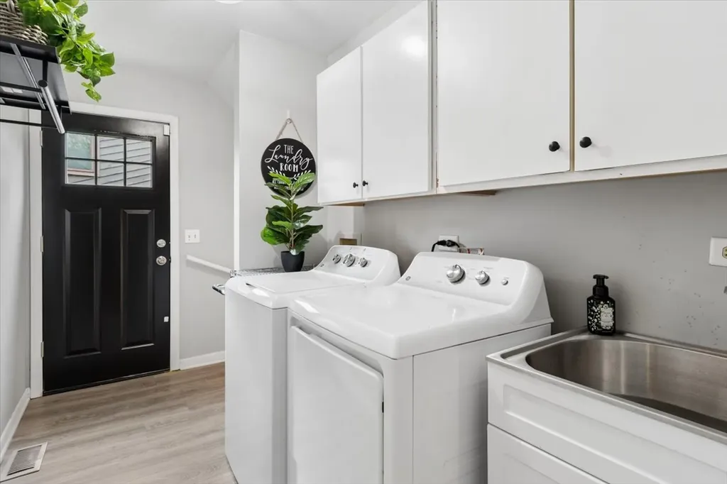 1923 Hillside Lane Lisle IL 60532