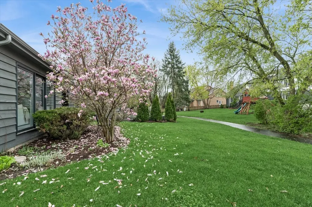 1923 Hillside Lane Lisle IL 60532