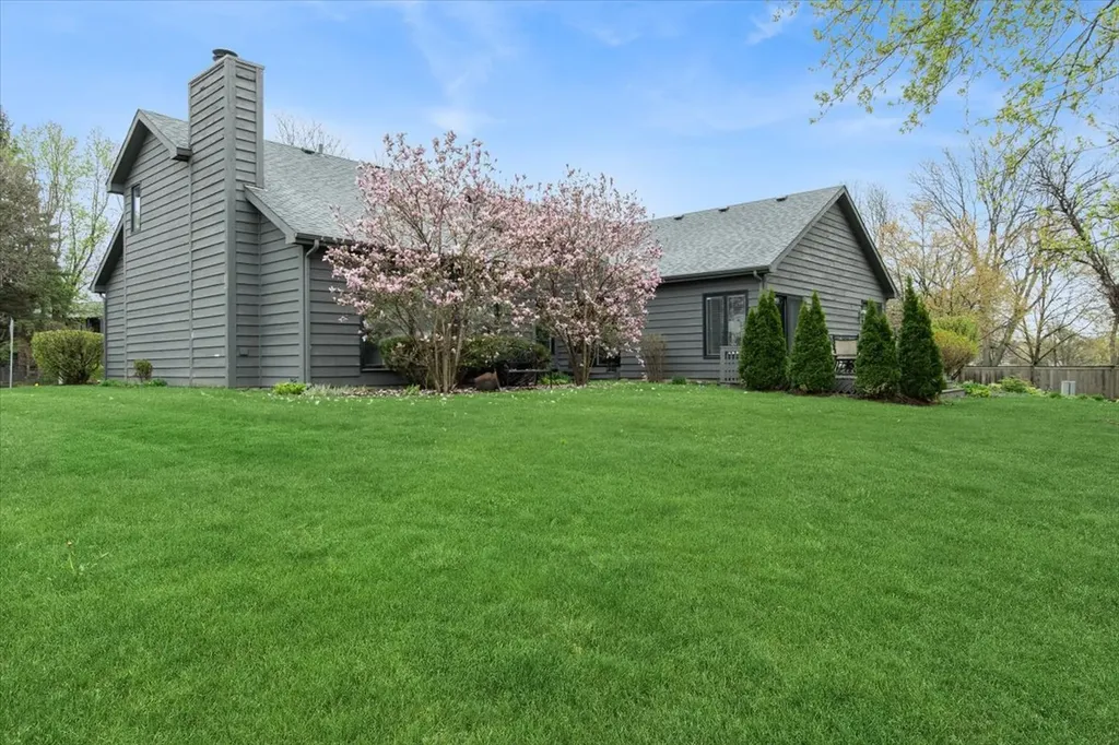 1923 Hillside Lane Lisle IL 60532