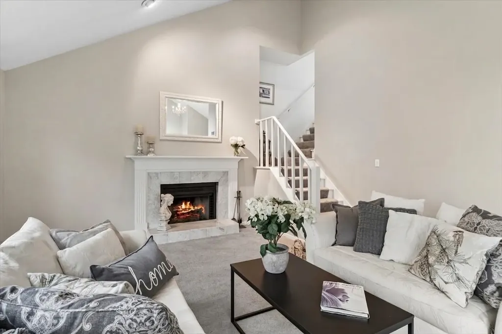 1923 Hillside Lane Lisle IL 60532