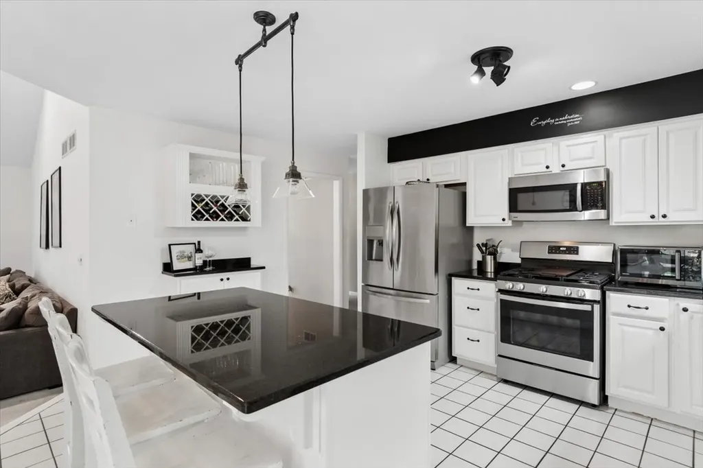 1923 Hillside Lane Lisle IL 60532