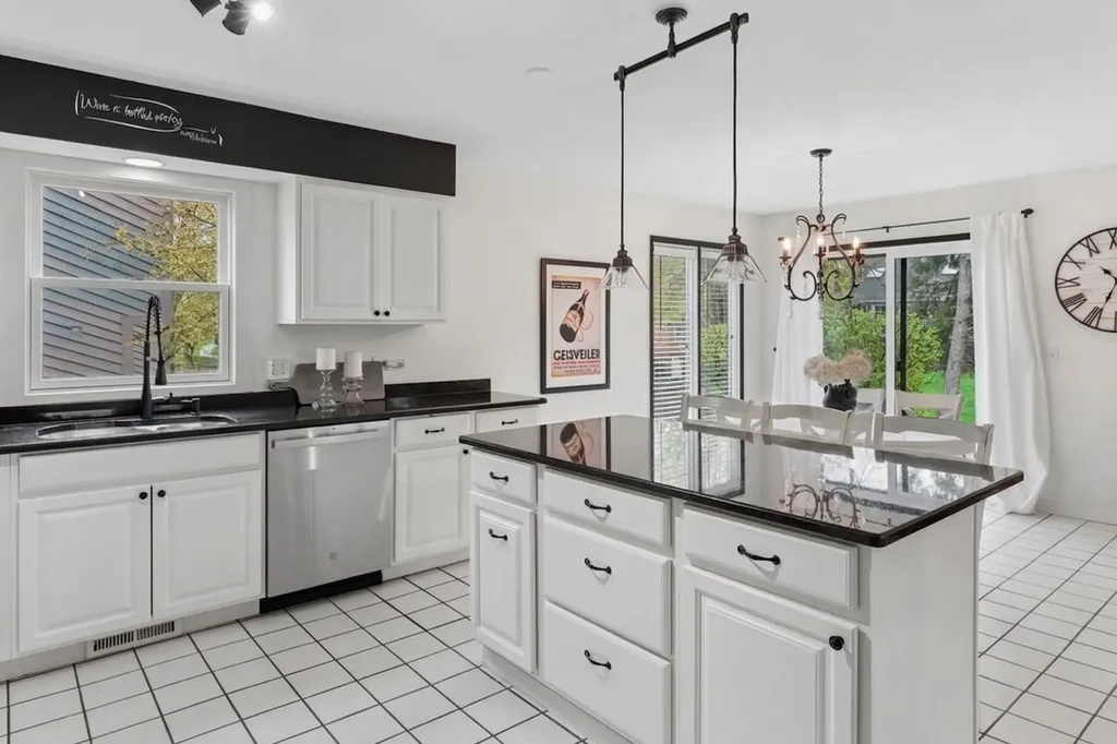 1923 Hillside Lane Lisle IL 60532