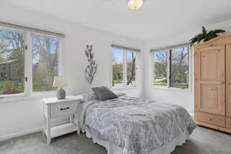 1923 Hillside Lane Lisle IL 60532