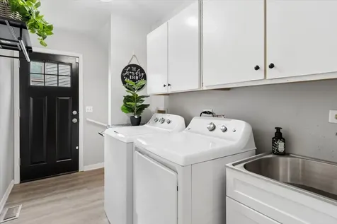 1923 Hillside Lane Lisle IL 60532