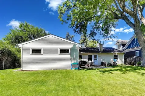 1611 North Fernandez Avenue Arlington Heights IL 60004