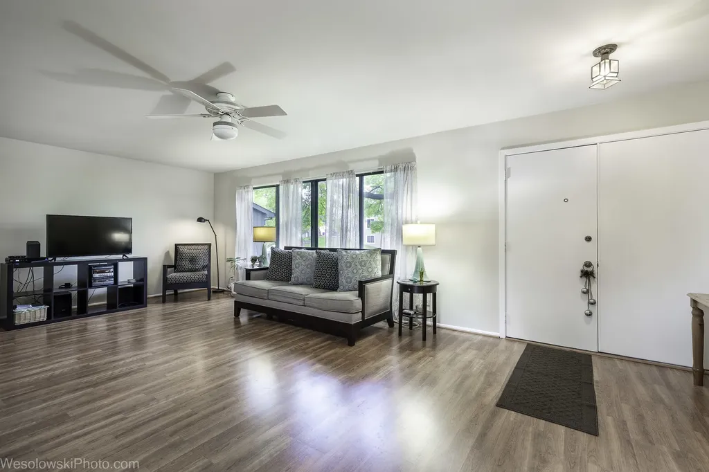 770 Yosemite Trail Roselle IL 60172