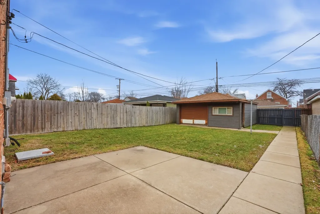 10941 South Avenue C Chicago IL 60617