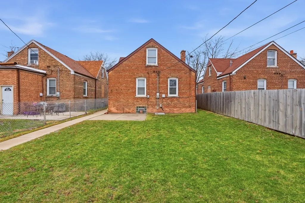 10941 South Avenue C Chicago IL 60617