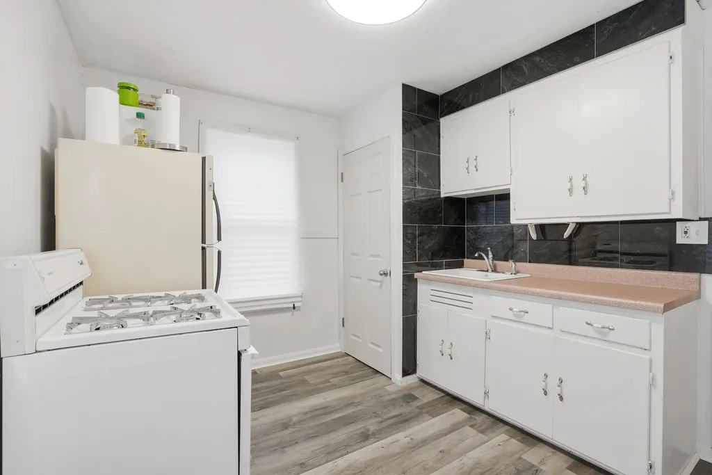 10941 South Avenue C Chicago IL 60617