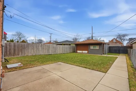 10941 South Avenue C Chicago IL 60617