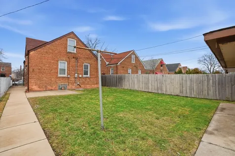 10941 South Avenue C Chicago IL 60617