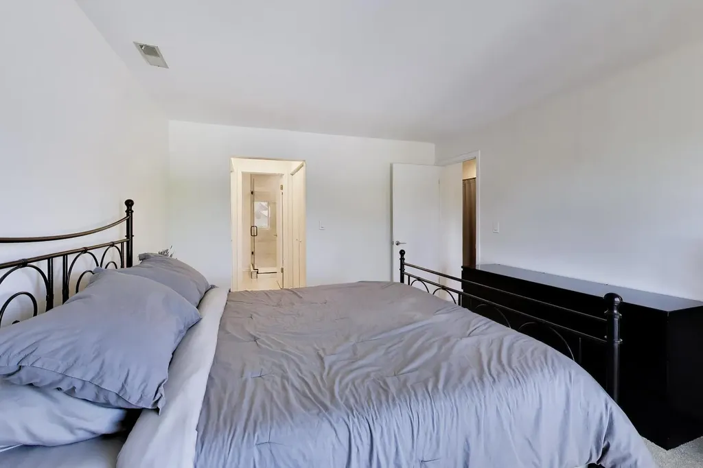 408 Sandhurst Circle Glen Ellyn IL 60137