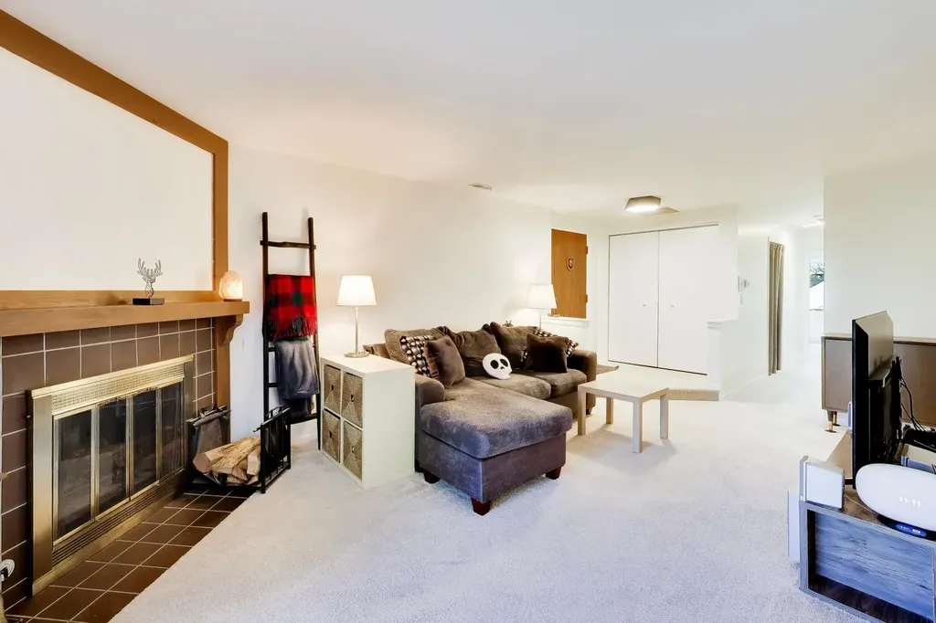 408 Sandhurst Circle Glen Ellyn IL 60137
