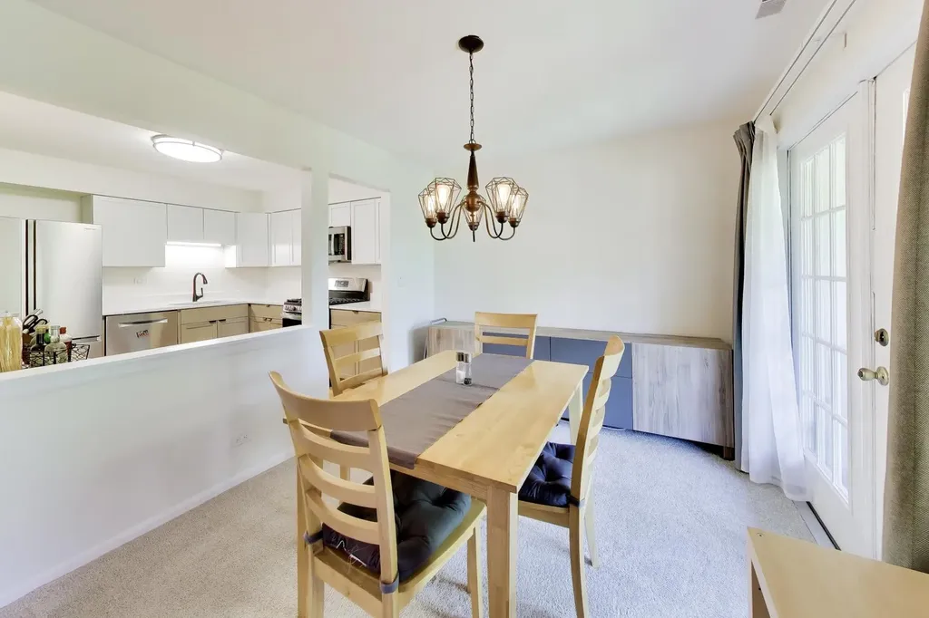 408 Sandhurst Circle Glen Ellyn IL 60137