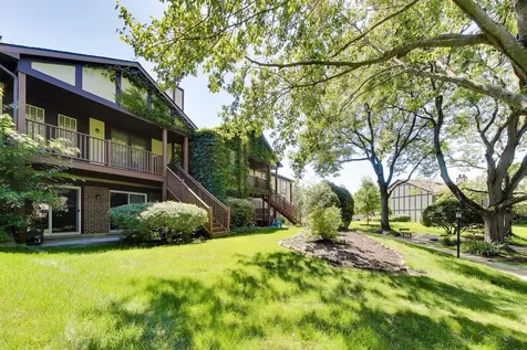 408 Sandhurst Circle Glen Ellyn IL 60137