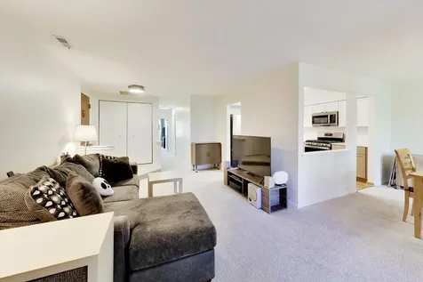 408 Sandhurst Circle Glen Ellyn IL 60137