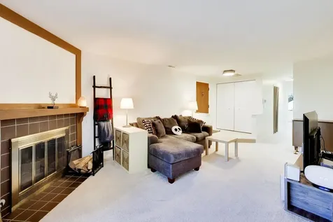 408 Sandhurst Circle Glen Ellyn IL 60137