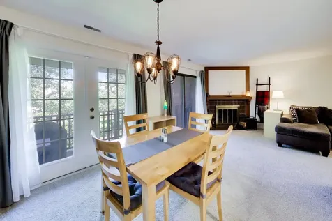 408 Sandhurst Circle Glen Ellyn IL 60137