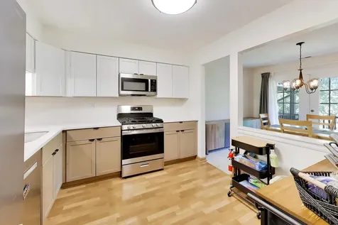 408 Sandhurst Circle Glen Ellyn IL 60137