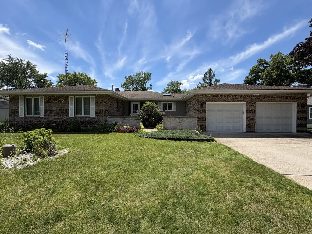 5878 Rose Circle St. Anne IL 60964