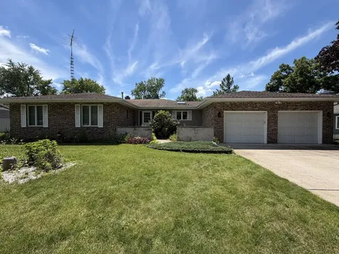 5878 Rose Circle St. Anne IL 60964