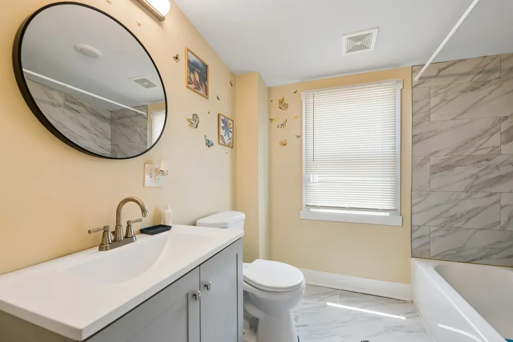 8243 South Halsted Street Chicago IL 60620